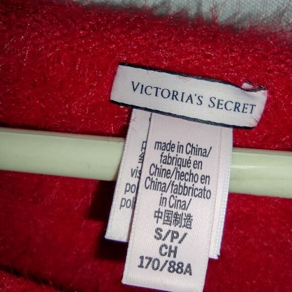Victoria's secret sweater  - Picture 4 of 7